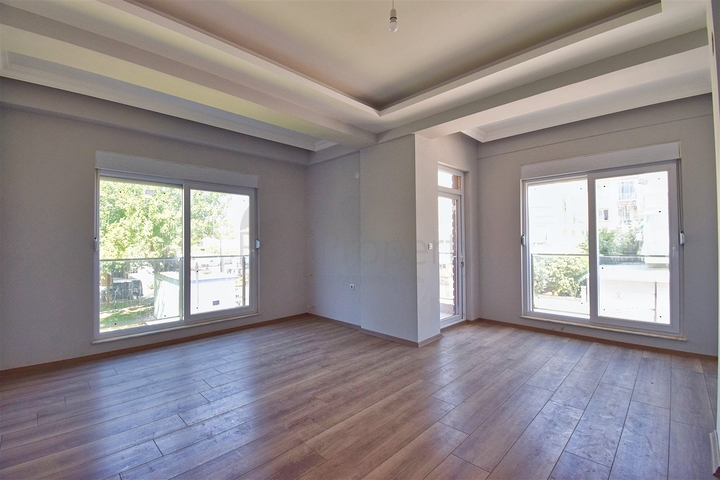 Квартира планировки 2+1 в центре города Анталия 