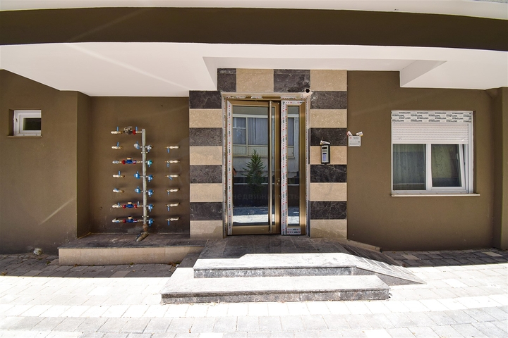 Квартира планировки 2+1 в центре города Анталия 