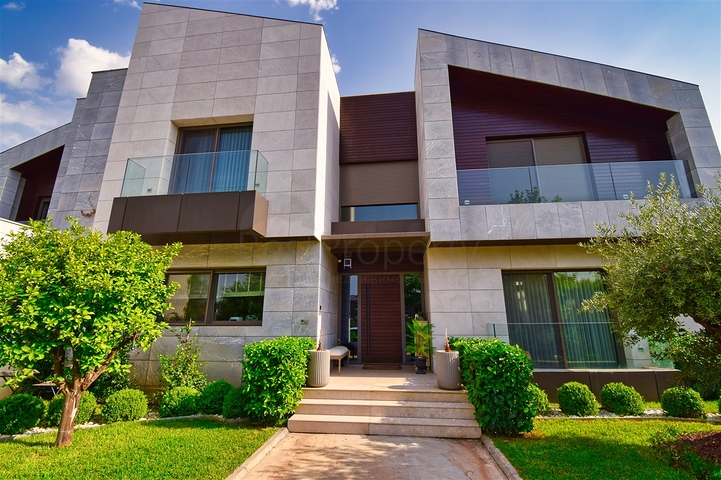 Вилла планировки 6+1 в микрорайоне Алтынкале - Анталия 