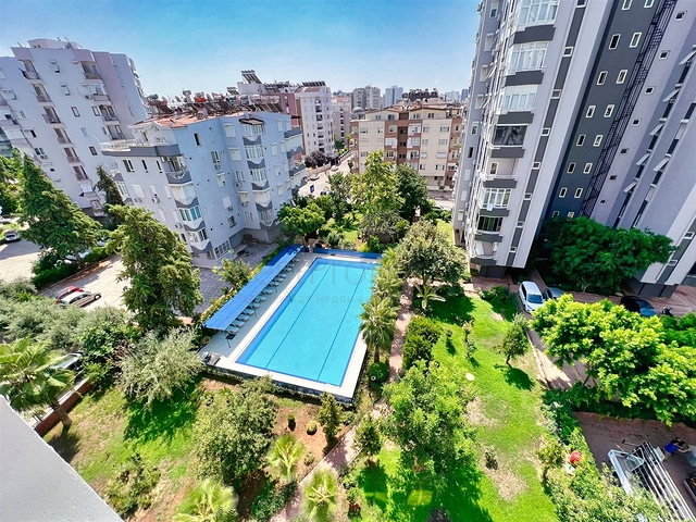 Квартира планировки 3+1 в центре города Анталия 