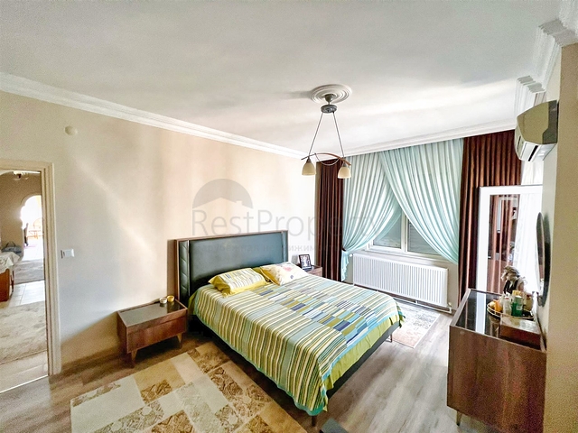 Квартира планировки 3+1 в центре города Анталия 