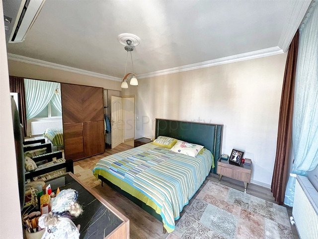 Квартира планировки 3+1 в центре города Анталия 