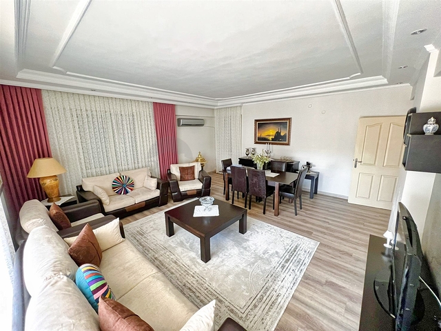 Квартира планировки 3+1 в центре города Анталия 