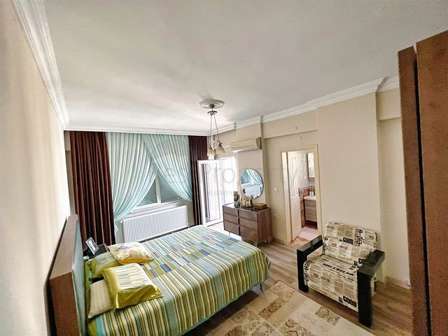 Квартира планировки 3+1 в центре города Анталия 