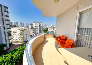 Квартира планировки 3+1 в центре города Анталия 