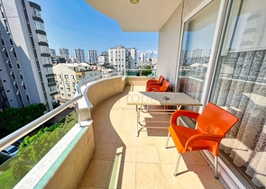 Квартира планировки 3+1 в центре города Анталия 