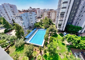 Квартира планировки 3+1 в центре города Анталия 