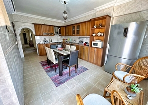 Квартира планировки 3+1 в центре города Анталия 