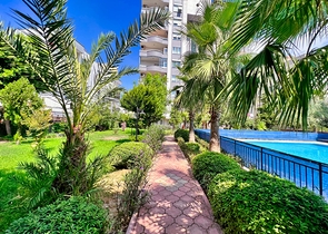 Квартира планировки 3+1 в центре города Анталия 