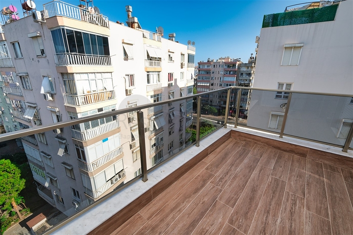 Квартира планировки 4+1 дуплекс в центре города Анталия 