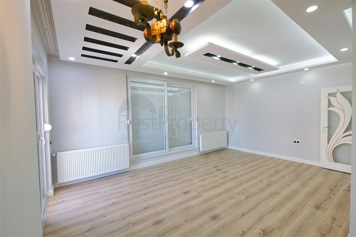 Квартира планировки 4+1 дуплекс в центре города Анталия 