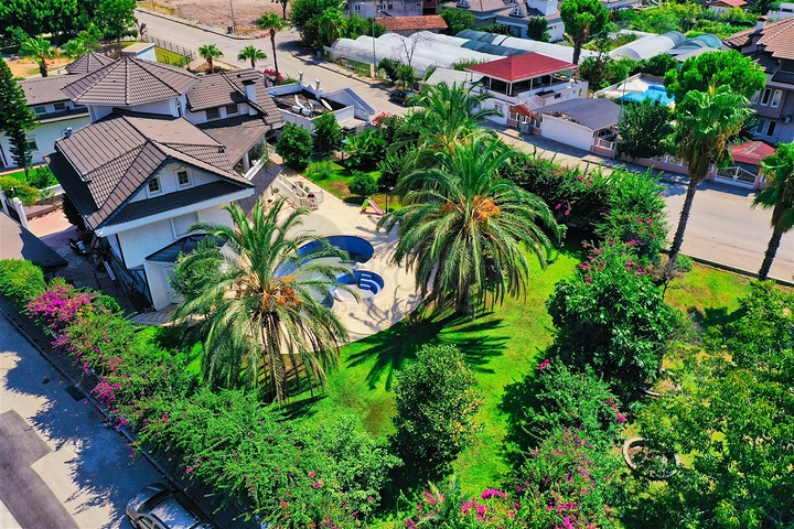 Вилла планировки 7+1 в районе Кемер - Анталия 