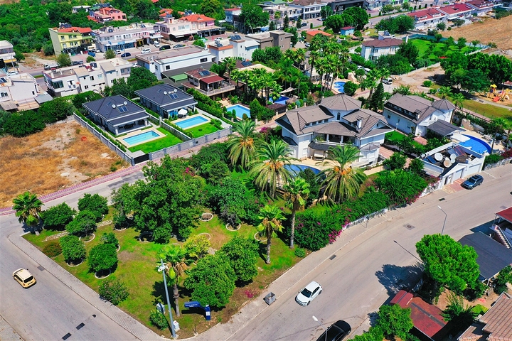 Вилла планировки 7+1 в районе Кемер - Анталия 