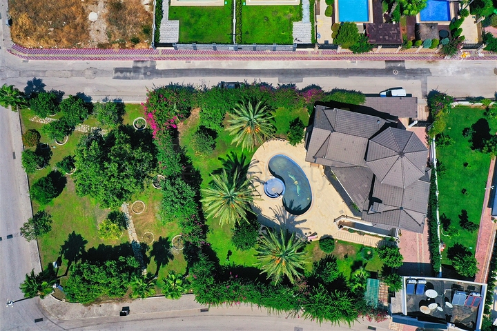 Вилла планировки 7+1 в районе Кемер - Анталия 