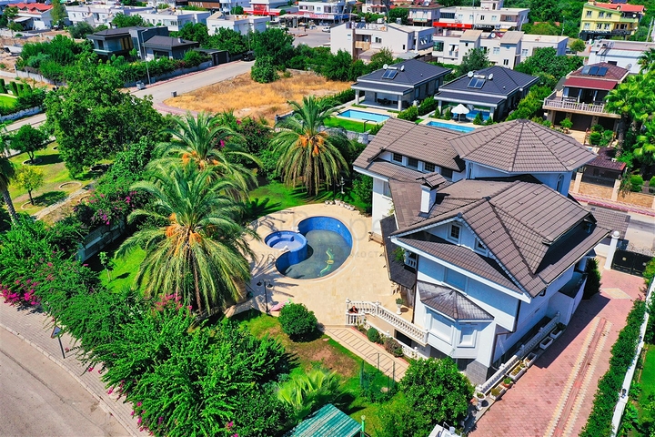 Вилла планировки 7+1 в районе Кемер - Анталия 