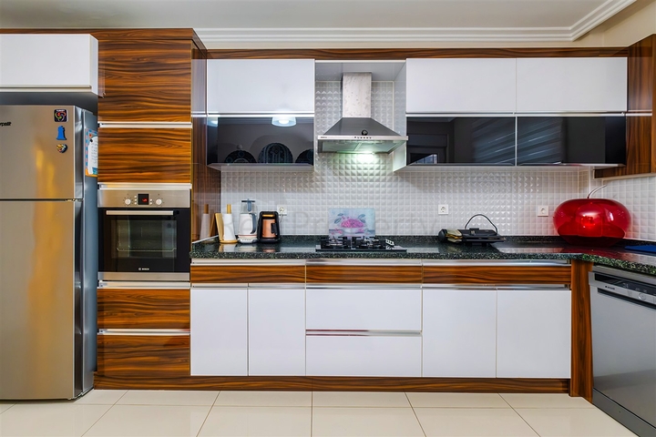 Квартира планировки 3+1 в центре города Анталия 