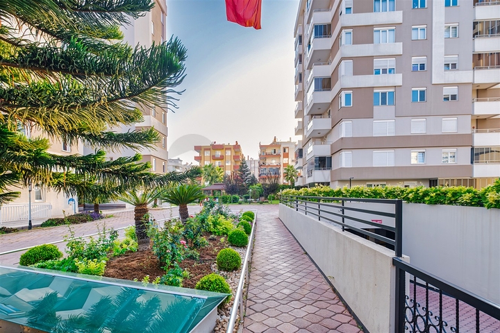 Квартира планировки 3+1 в центре города Анталия 