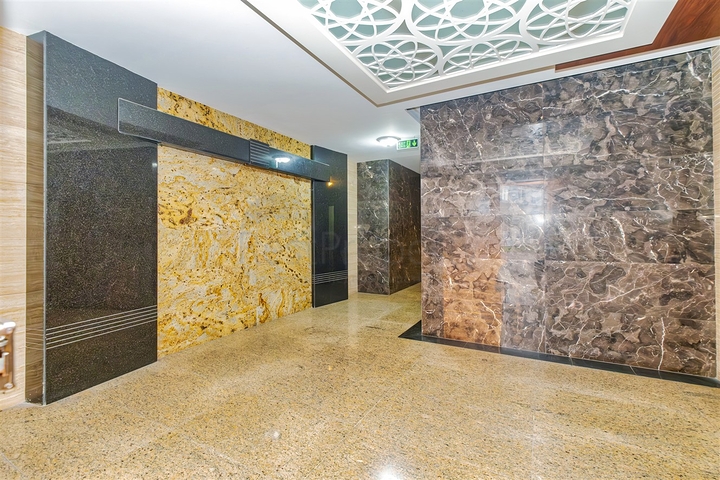 Квартира планировки 3+1 в центре города Анталия 