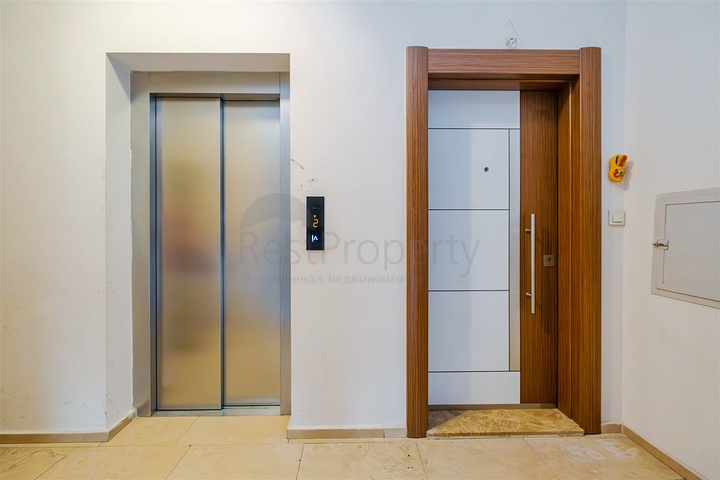 Квартира планировки 3+1 в центре города Анталия 