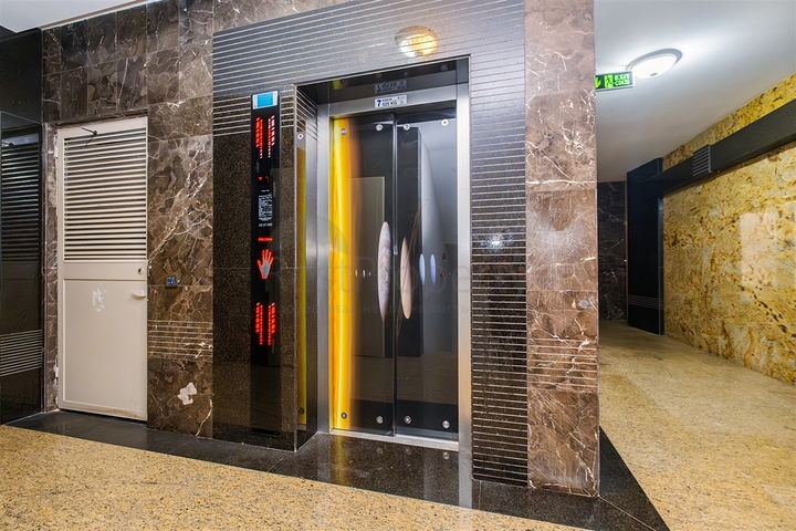 Квартира планировки 3+1 в центре города Анталия 