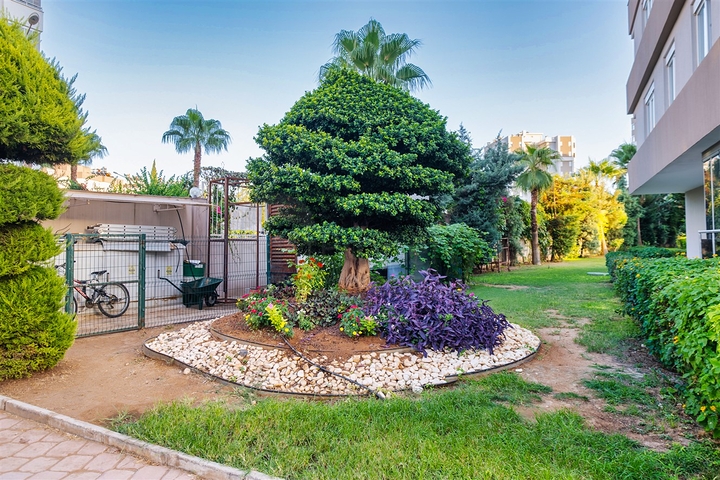 Квартира планировки 3+1 в центре города Анталия 