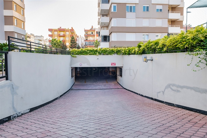 Квартира планировки 3+1 в центре города Анталия 