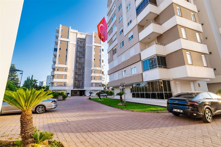 Квартира планировки 3+1 в центре города Анталия 