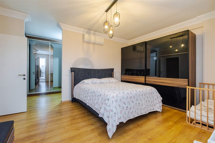 Квартира планировки 3+1 в центре города Анталия 