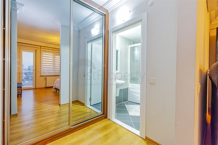 Квартира планировки 3+1 в центре города Анталия 