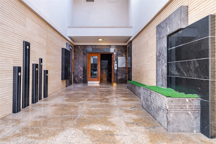 Квартира планировки 3+1 в центре города Анталия 