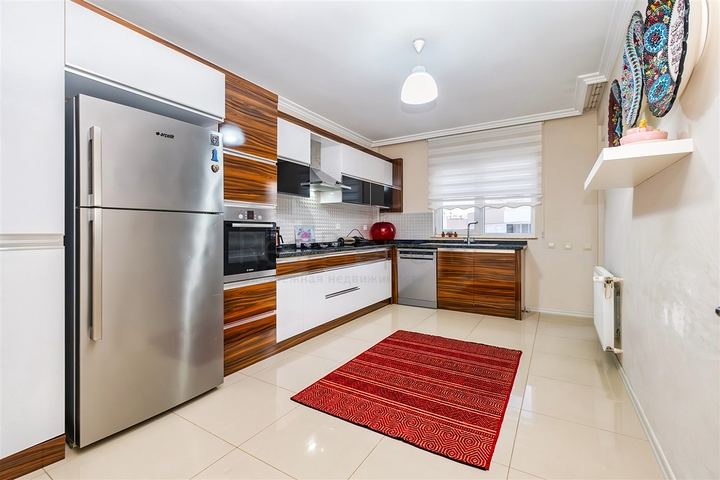 Квартира планировки 3+1 в центре города Анталия 