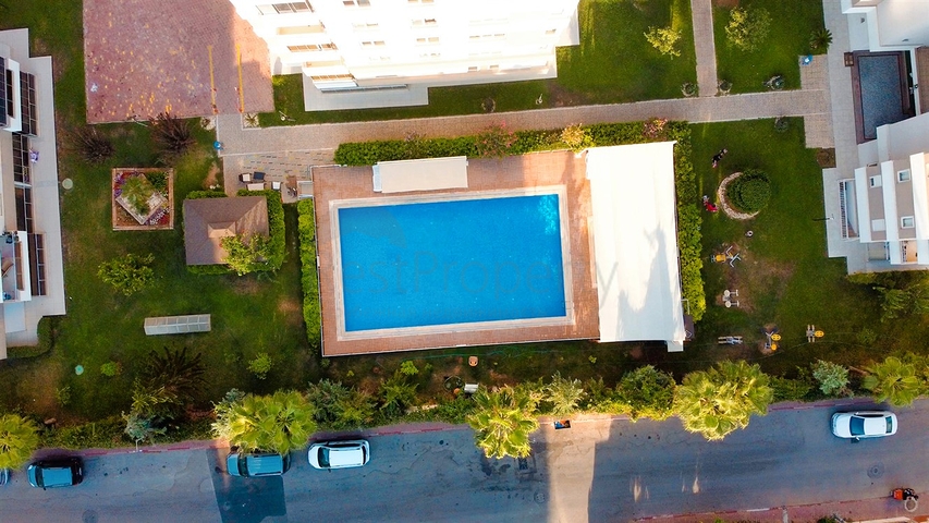 Квартира планировки 3+1 в центре города Анталия 