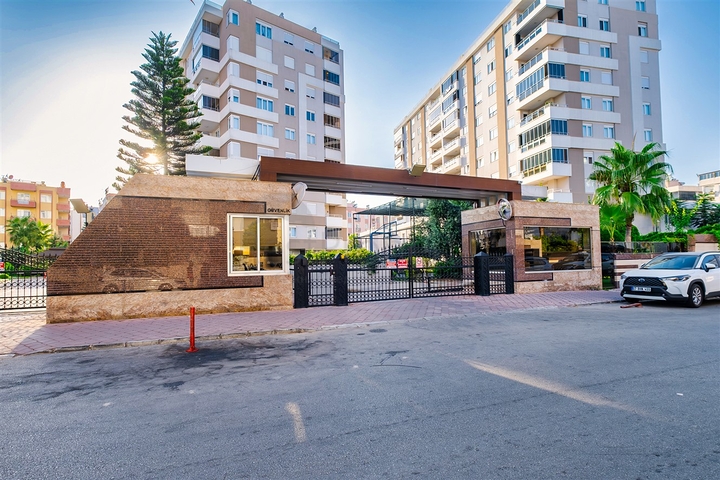 Квартира планировки 3+1 в центре города Анталия 