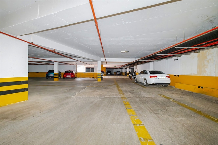 Квартира планировки 3+1 в центре города Анталия 