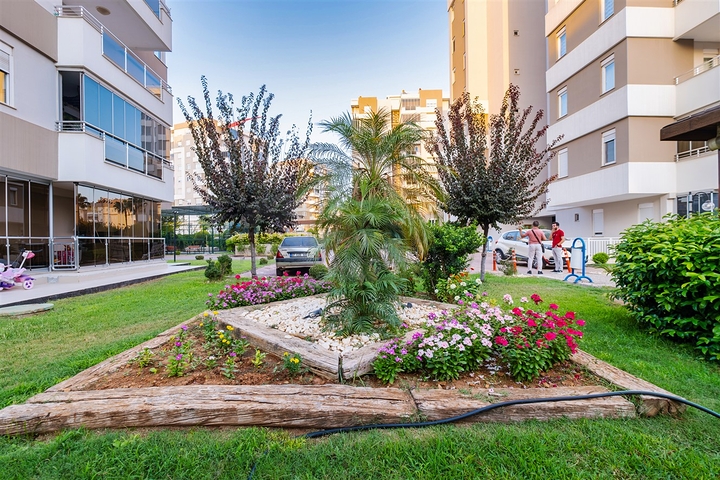 Квартира планировки 3+1 в центре города Анталия 