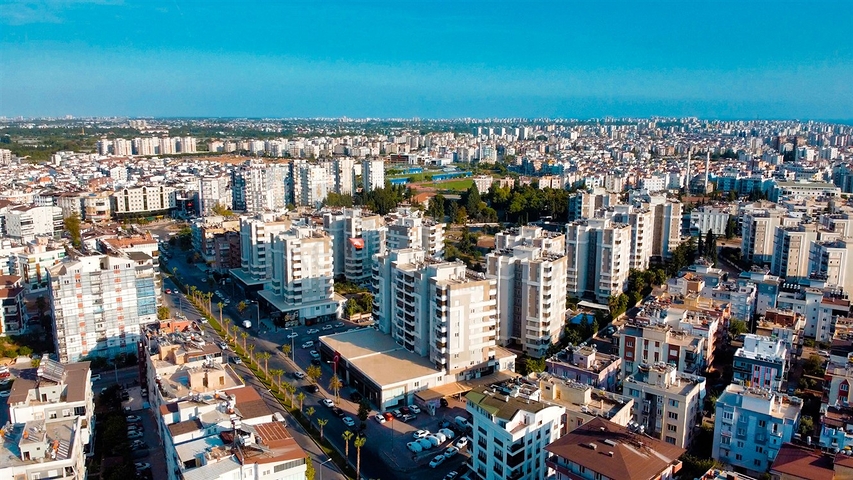 Квартира планировки 3+1 в центре города Анталия 