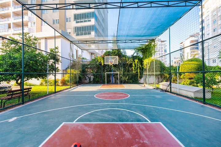 Квартира планировки 3+1 в центре города Анталия 