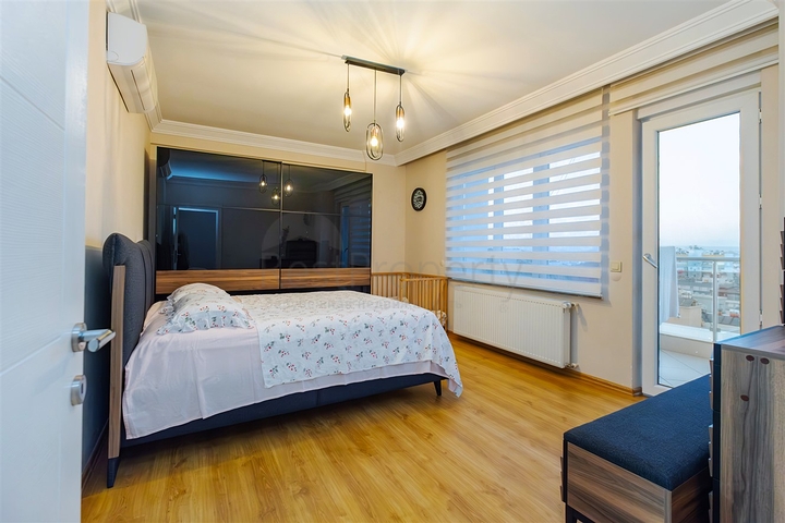 Квартира планировки 3+1 в центре города Анталия 