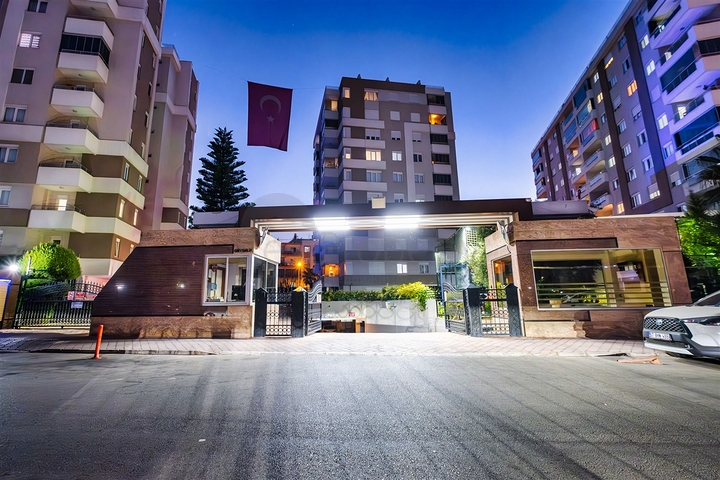 Квартира планировки 3+1 в центре города Анталия 