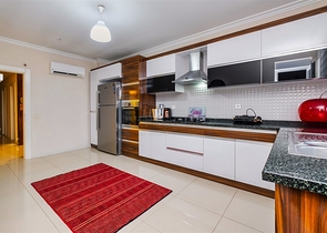 Квартира планировки 3+1 в центре города Анталия 