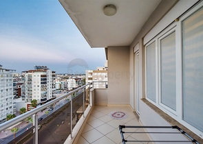 Квартира планировки 3+1 в центре города Анталия 