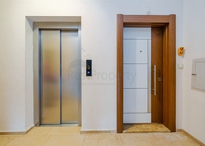 Квартира планировки 3+1 в центре города Анталия 