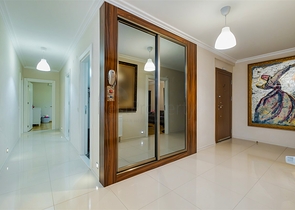 Квартира планировки 3+1 в центре города Анталия 