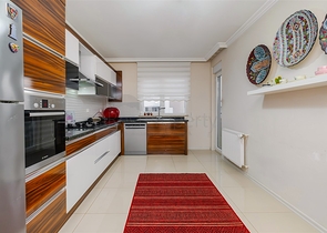 Квартира планировки 3+1 в центре города Анталия 