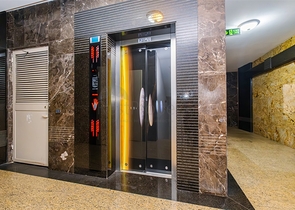 Квартира планировки 3+1 в центре города Анталия 