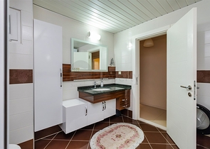 Квартира планировки 3+1 в центре города Анталия 