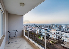 Квартира планировки 3+1 в центре города Анталия 