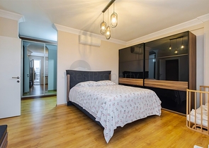 Квартира планировки 3+1 в центре города Анталия 