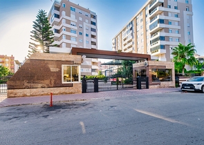 Квартира планировки 3+1 в центре города Анталия 