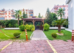 Квартира планировки 3+1 в центре города Анталия 